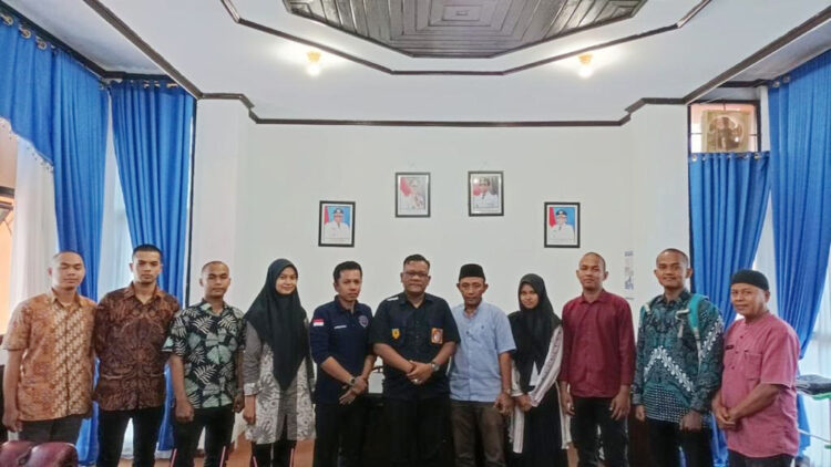 Taruna STTD Kunjungi Dishub Padangpariaman, Lulus Langsung menjadi ASN 1 FOTO BERSAMA— Kepala Dinas Perhubungan Padangpariaman Rifki Monrizal foto bersama jajarannya.