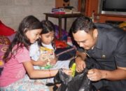 Sambangi Pihak Keluarga Orang Hilang, Bupati Benny Berikan Dukungan Moril