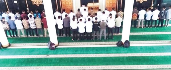 SHALAT GAIB— Pelaksanaan shalat gaib untuk almarhum Prof. Azyumardi Azra dilakukan Masjid Baitul Hikmah, Kampus II UIN Imam Bonjol Padang.