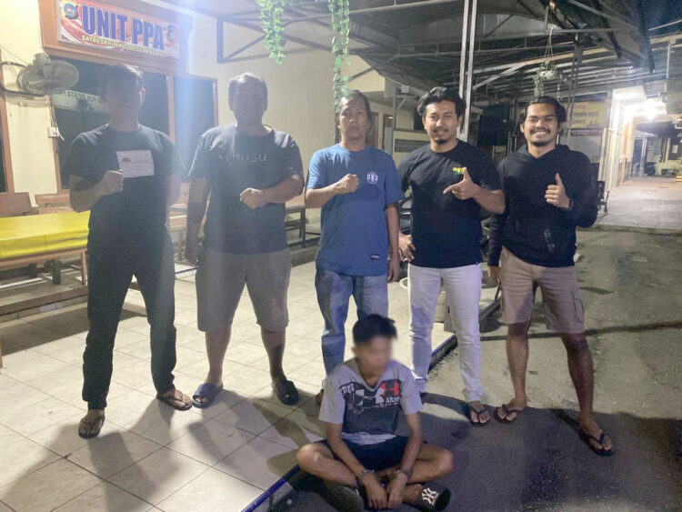 Adik Sepupu Diperkosa di Dalam Pondok di Kota Padang, YPY alias Acil Ngaku sudah 2 Kali 1 PELAKU PEMERKOSAAN—Pelaku YPY (18) yang tega memerkosa
adik sepupu diamankan
di Mapolresta Padang.