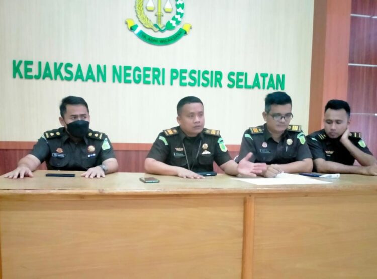 Kejari Pessel, Tahan GW dan R, Perkara Korupsi PDAM Tirta Langkisau Tahun 2019 - 2021 1 a 10