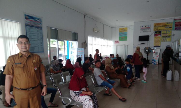 Teks foto : Kepala Unit Pelaksana Teknis Dinas ( UPTD) Kantor Pelayanan Pendapatan Provinsi di Painan, Hidayat