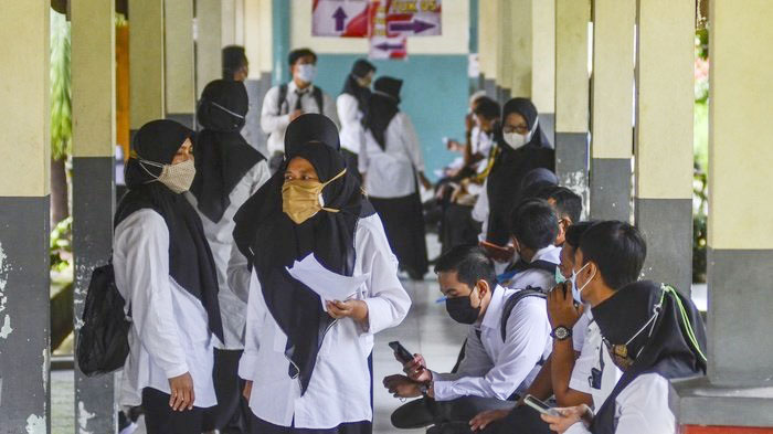 Ilustrasi Pegawai Pemerintah dengan Perjanjian Kerja.