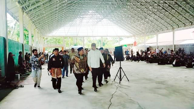 Di Balik Sirkuit PPS SMI Padangpariaman, Lahirkan Atlet Silat, Ekonomi Masyarakat Hidup, Perputaran Uang Meningkat 1 BERSAMA WAKO— Bupati Padangpariaman Suhatri Bur bersama Wali Kota Bukitinggi saat acara PPS SMI.