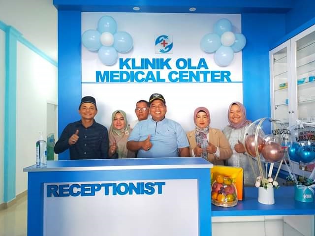 RESMIKAN KLINIK KESEHATAN— Bupati Suhatri Bur meresmikan Klinik Ola Medical Center, di Pasar Usang Kecamatan Batang Anai.