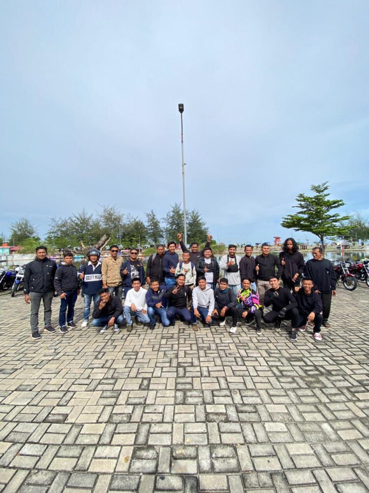 puluhan Raider YKLC saat menjelajah jalur wisata Kabupaten Pesisir selatan