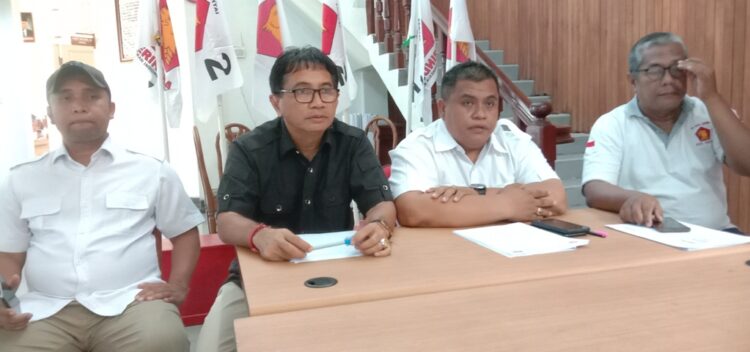 DPC Gerindra Padang Buka Kesempatan Masyarakat untuk jadi Bacaleg 2024 1 KETERANGAN PERS— Ketua DPC Gerindra Kota Padang Verry Mulyadi, Sekertaris DPC Mastilizal Aye, Bendahara Wahyu Hidayat dan Waka OKK DPC Gerindra Padang Eko Muhardi, saat jumpa pers di kantor DPC Gerindra Padang, Senin (5/9).