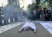Demo Tolak Kenaikan BBM, Mahasiswa Bakar Keranda Mayat
