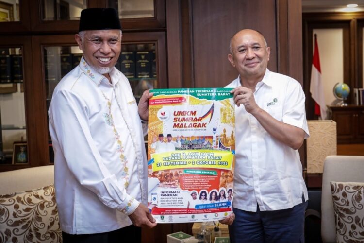 Dalam Rangka HUT Sumatera Barat Ke-77, Menteri Teten Mendukung Penyelenggaraan UMKM SUMBAR MALAGAK 1 BERSAMA— Gubernur Sumatera Barat H. Mahyeldi Ansharullah, S.P. d bersama Menteri Koperasi dan Usaha Kecil dan Menengah Republik Indonesia Teten Masduki
