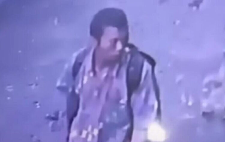 pelaku pencurian kotak amal terekam CCTV 750x536 1