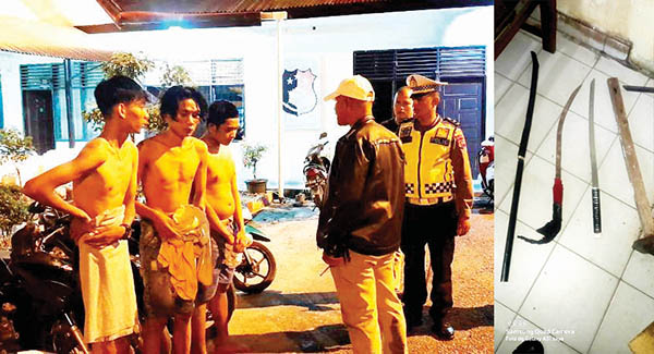 AMANKAN PELAKU, BB—  Aparat Polsek Kototangah berhasil mengamankan sejumlah barang bukti dalam aksi tawuran di perlintasan rel KA Lubukbuaya, Minggu (11/9) pukul 03.30 WIB. Selain itu tiga pelaku juga dibawa ke Mapolsek Kototangah.