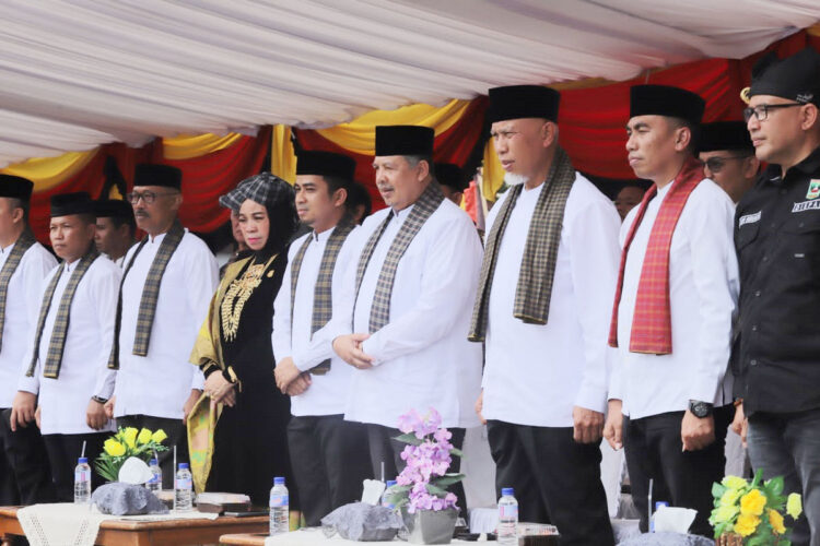 Empat Hari, Empat Malam, Rang Solok Baralek Gadang (RSBG) 1 Guberur Sumbar Mahyeldi Wako Solok Zul Elfian, Wawako Ramadhani Kirana Putra, pejabat lain dan para tamu menyaksikan kegiatan rang solok baralek gadang.