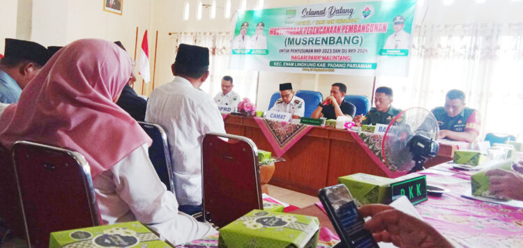 MUSRENBANG—Walinagari, camat saat pelaksanaan musrenbang.