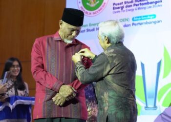Serius Mengoptimalkan Penggunaan EBT, Sumbar Raih Anugerah DEN 2022