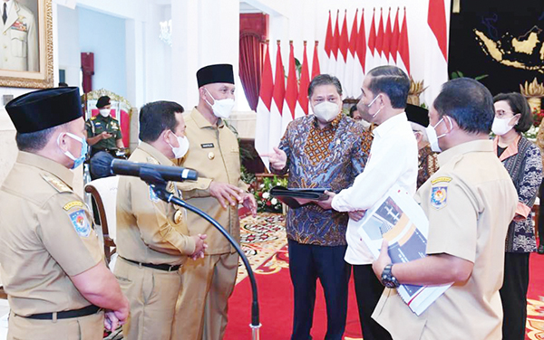 BAHAS INFLASI— Gubernur Sumbar, Mahyeldi Ansharullah diundang oleh Presiden RI, Joko Widodo (Jokowi) ke Istana Negara, Jakarta untuk membahas inflasi, Senin (12/9).