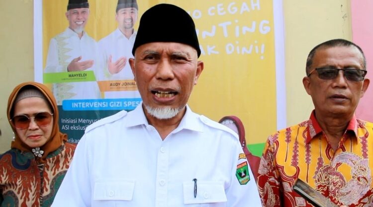 21 Pasien Diduga Gagal Ginjal Akut Dirawat di RSUP M Djamil Padang, Gubernur Sumbar Minta Kabupaten Kota Laporkan Temuan 1 KETERANGAN—Gubernur Sumbar, Mahyeldi Ansharullah didampingi Kepala Dinkes Provinsi Sumbar, Dr Lila Yanwar, Mars berikan keterangan terkait perkembangan penyakit gagal ginjal akut.
