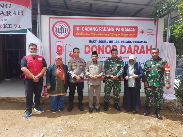 Masyarakat Sehat Menuju Padangpariaman Berjaya, Ekonomi Masyarakat Lancar, Stunting Menurun tiap Tahun 1 DONOR DARAH—Wakil Bupati Pasdangpariaman Rahmang saat menghadiri acara donor darah.