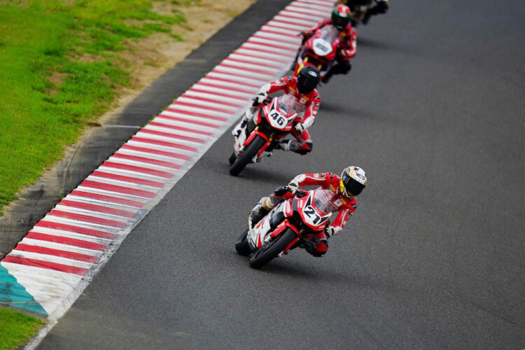 BALAP—Pebalap muda binaan yang tergabung dalam Astra Honda Racing Team (AHRT) saat balapan pada Asia Road Racing Championship (ARRC) 2022.