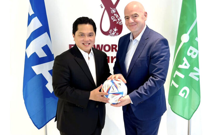 MENTERI Erick Thohir melakukan pertemuan dengan Presiden FIFA, Gianni Infantino, Rabu (5/10) lalu. Selain menerima ucapan duka atas musibah di Kanjuruhan, Erick dan tim juga membahas banyak hal demi kemajuan sepakbola di masa depan, khususnya Indonesia.
