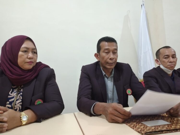 TOLAK OMNIBUS LAW— DPW PPNI Sumbar menolak pengesahan UU Kesehatan (Omnibus Law) di Gedung PPNI Sumbar yang dianggap mampu menciderai keberadaan UU 38 tahun 2014 tentang keperawatan, Sabtu (22/10).