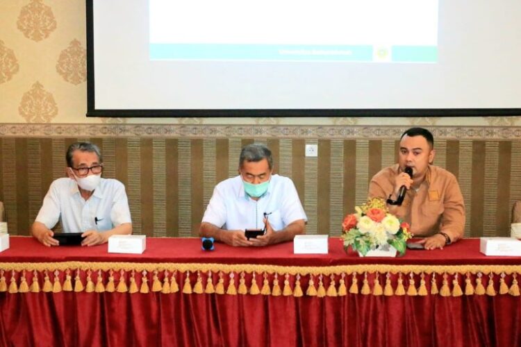 PERTEMUAN—Bupati Sijunjung Benny Dwifa Yuswir, S. STP. M. Si pada saat berkunjung di ruang pertemuan rektor Baiturahmah Padang Pada Senin 26 September 2022 lalu.