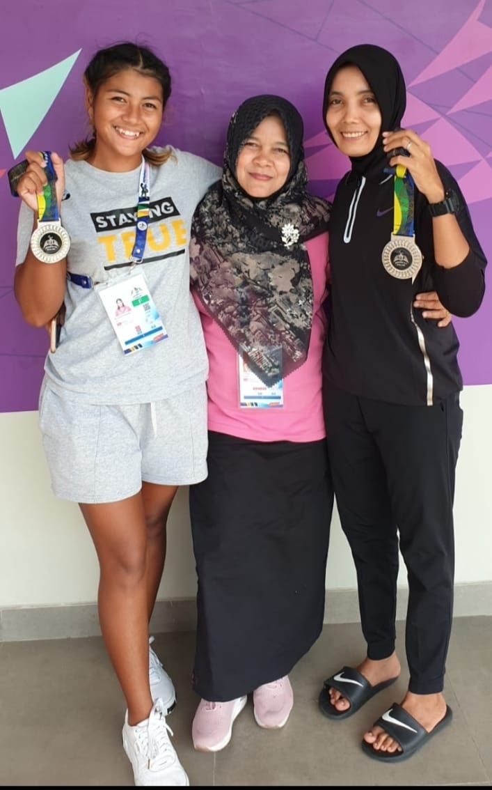 ATLET SOINA— Dua atlet SOIna asal Sijunjung (kiri-kanan) Meliana Ratih dari Cabor Renang dan Metri dari Cabor Tenis Meja akan bertanding di Australia pada kejuaraan Multi Event Virtus Oceania Asia Games 2022 di Brisbane, Australia, November mendatang.