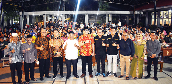 Poto bersama Amril Amin,S.AP, Wakil Ketua DPRD Padang, Andre Algamar Sekda Kota Padang, Indra Datuak Rajo Lelo Wakil Ketua DPRD Sumbar.