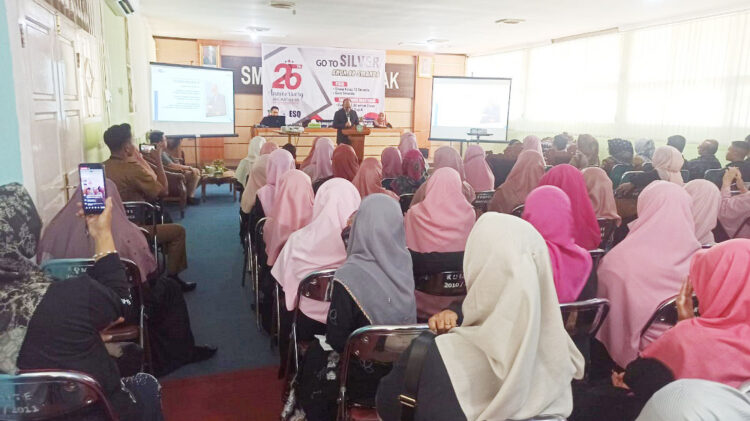 TRAINING—Terlihat para siswa dan guru SMA N 1 Guguak (Danguang-danguang.red) Training ESQ dan motivasi diri yang digagas Alumni angkatan 98 (SMANDA).