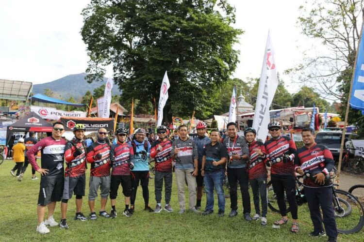 MERIAH— Para peseda mengikuti Gowes Jalajah Andaleh yang diadakan oleh Nagari Andaleh Kecamatan Batipuh, Kabupaten Tanah Datar berlangsung meriah.
