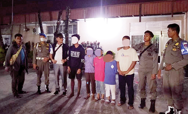 ANJAL— Delapan Anjal diamankan Satpol PP Padang disejumlah lokasi yang ada di Kota Padang pada, Rabu (5/10) malam.