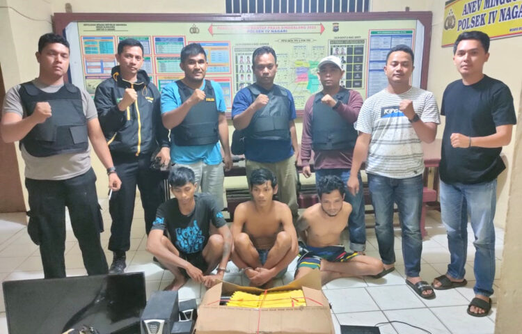 PENCURI— Tiga pelaku pencurian di Kompleks Perumahan GSI Padang Sibusuk ditangkap.