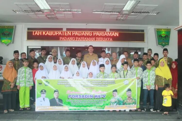 Tingkat Provinsi Sumbar, Jaga Kesehatan, 23 Kafilah Menuju Porsadin ke-V 1 PELEPASAN—Sekda Padangpariaman Rudy Refenaldi Rilis melepas 23 kafilah Kabupaten Padangpariaman menuju Pekan Olahraga dan Seni Antar Diniyyah (Porsadin) ke V tingkat Provinsi Sumatera Barat.