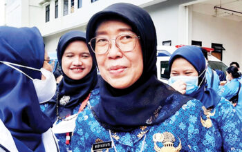 Kepala Dinas Kesehatan DKI Jakarta Widyastuti di Rumah Susun Rusun Karang Anyar Sawah Besar Jakarta Pusat Jumat 28 10