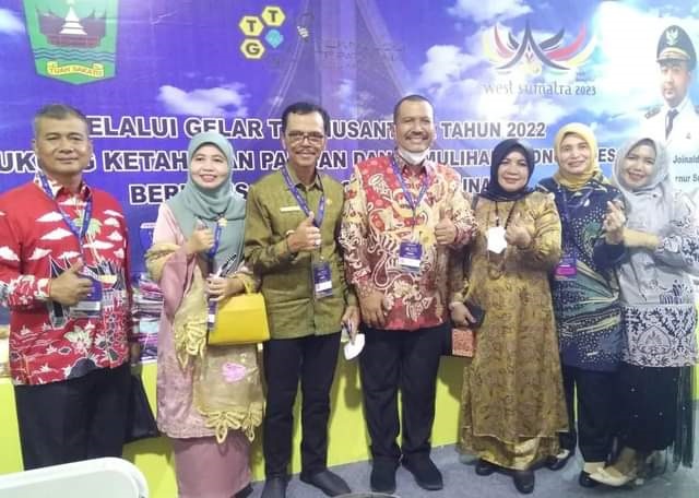 HADIRI—Wakil Wali Kota Pariaman Mardison Mahyuddin,saat  menghadiri gelar Teknologi Tepat Guna (TTG) Nusantara XXIII tahun 2022" didampingi oleh Kepala Dinas Pemberdayaan Masyarakat.