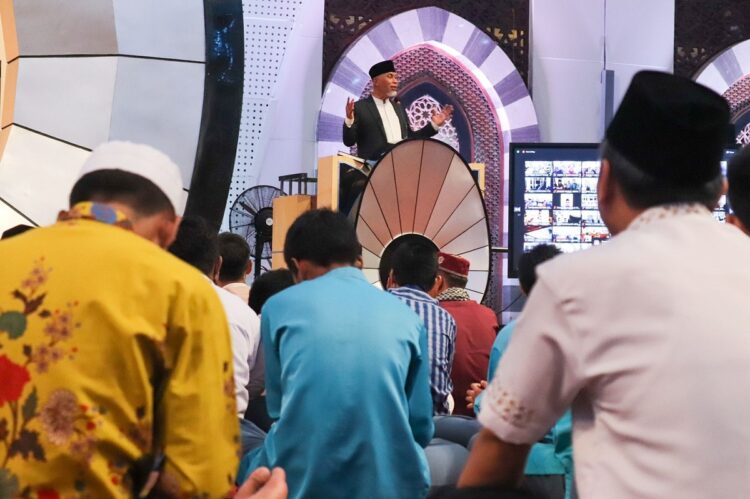 Minimalisir Kenakalan Remaja di Sumbar, Gubernur Luncurkan Program Wirid Rutin 1 PROGRAM WIRID RUTIN— Guberur Sumbar Mahyeldi saat memberikan arahan pada wirid yang dilaksanakan di Majid Raya Sumbar kemarin.