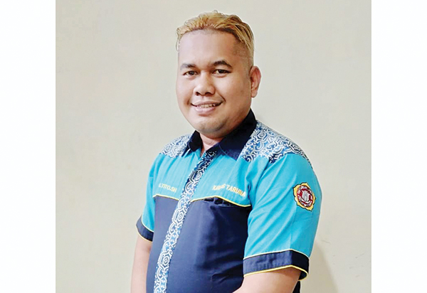 Muhammad Tito 
(Ketua Panitia Temu Karya Karang Taruna Kota Padang ke-VIII)