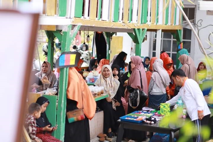 Bussiness Opportunity Expo, Wadah Mempromosikan Produk UMKM 1 Bussiness Opportunity Expo— Wakil Wali Kota Solok Ramadhani Kirana Putra jusai membuka kegiatan Bussiness Opportunity Expo sekaligus bazar UMKM.