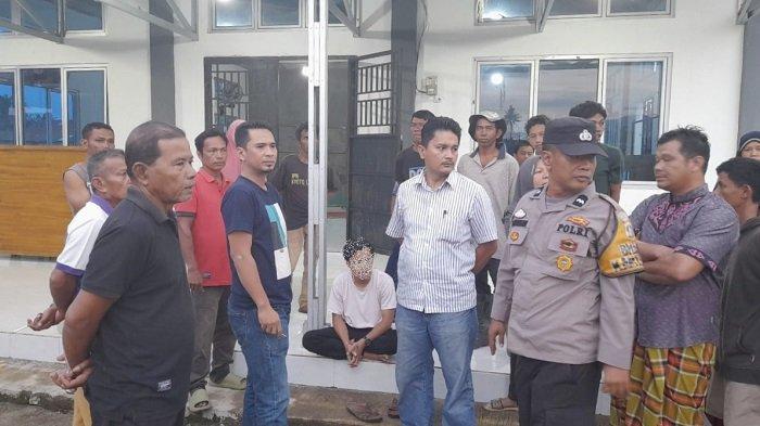 PELAKU, AA (23) diamankan warga dan menyerahkannya ke Polsek Koto Tangah, Rabu (19/10).