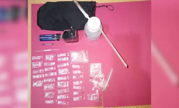 SABU— Barang bukti dari penangkapan pelaku ARN yang diduga pengedar sabu diamankan di Mapolres Dharmasraya.