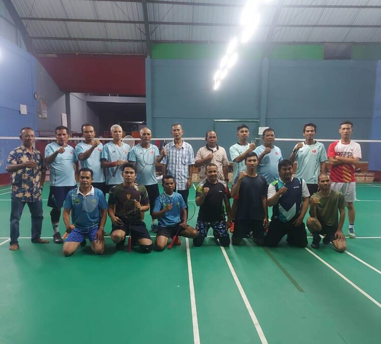 PB Bungo Galeh Main Bareng PB Linggo Air Haji 1 FOTO BERSAMA— Foto bersama para pemain sesaat sebelum bertanding.