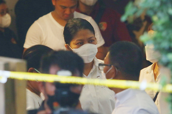 IKUTI—Putri Candrawathi saat mengikuti rekonstruksi pembunuhan Brigadir J.