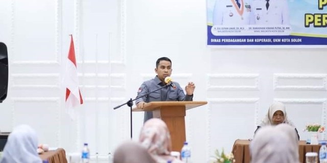 Wawako Solok Buka Bimtek, Permodalan UMKM Faktor Pengembangan Usaha 1 BIMTEK—Wakil Wali Kota Solok, Ramadhani Kirana Putra membuka kegiatan bimbingan teknis (Bimtek) Akses Permodalan.