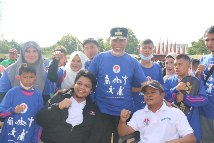 FESTIVAL OLAHRAGA DISABILITAS—Gubernur Sumbar, Mahyeldi Ansharullah saat membuka Festival Olahraga Disabilitas, di  GOR Haji Agus Salim, Kota Padang.