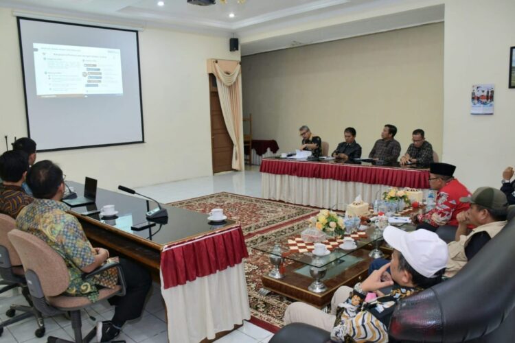 RAPAT KHUSUS—PT Nindya Karya gelar rapat khusus dengan Pemerintah Kabupaten Agam dan Kota Bukittinggi, untuk membahas pembentukan Sistem Penyediaan Air Minum (SPAM) Regional Agam-Bukittinggi.