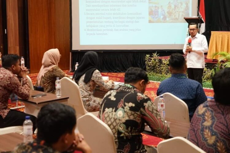 Mewujudkan organisasi pemuda yang maju, mandiri dan profesional Bupati Tanah Datar Eka Putra mendukung program pelatihan yang dilaksanakan oleh Dinas Pemuda dan Olahraga Provinsi Sumatera Barat melalui dana pokir anggota DPRD Sumbar Arkadius Dt. Intan Bano, Rabu (12/10) di Hotel Emersia Batusangkar.