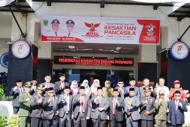 Pemerintah Kabupaten Padangpariaman melaksanakan upacara peringatan Hari Kesaktian Pancasila tingkat kabupaten di halaman Kantor Bupati Padangpariaman.