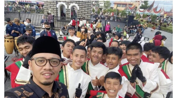 Bang Wako, Terasa tapi Tak Terlihat 1 Kedekatan Wali kota Bukittinggi Erman Safar bersama masyarakat termasuk anak-anak