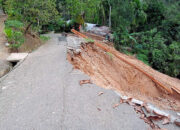 Jalan Utama Nyaris Putus, Tebing Kelok Maut Terban