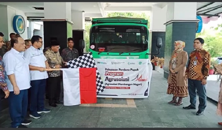 Tingkatkan Produktivitas Pertanian, Pemkab Padangpariaman Kerja Sama dengan PT TGM 1 Bupati Padangpariaman Suhatri Bur menyatakan dalam rangka meningkatkan produktivitas pertanian, Pemerintah Daerah Kabupaten Padangpariaman bekerjasama dengan PT Tazar Guna Mandiri (TGM) adakan sosialiasai program agrosolution MANARI dan pelatihan Fasilitator Petani BUMNag MANARI.