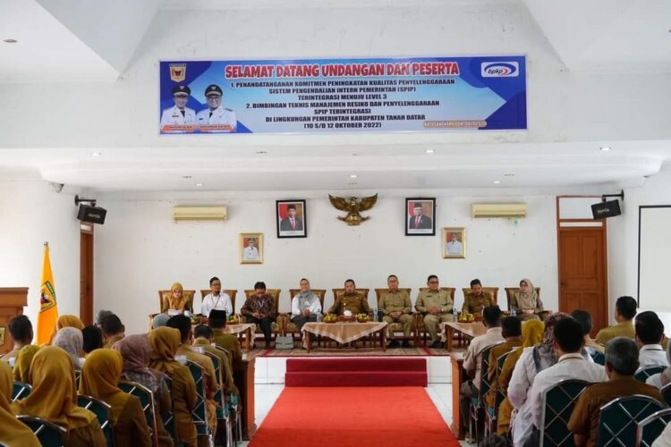 BIMBINGAN TEKNIS— Pemkab Tanah Datar menggelar bimbingan teknis manajemen risiko dan penyelenggaraan SPIP Terintegrasi dan Penandatanganan Komitmen SPIP Terintegrasi menuju level tiga di lingkungan Pemkab Tanah Datar.